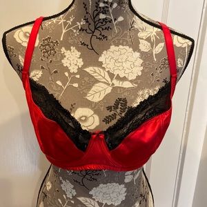 Beautiful red and black sexy satin and lace bra 38DD